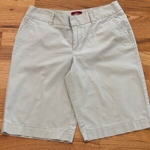 Merona size 4 light khaki Bermuda shorts